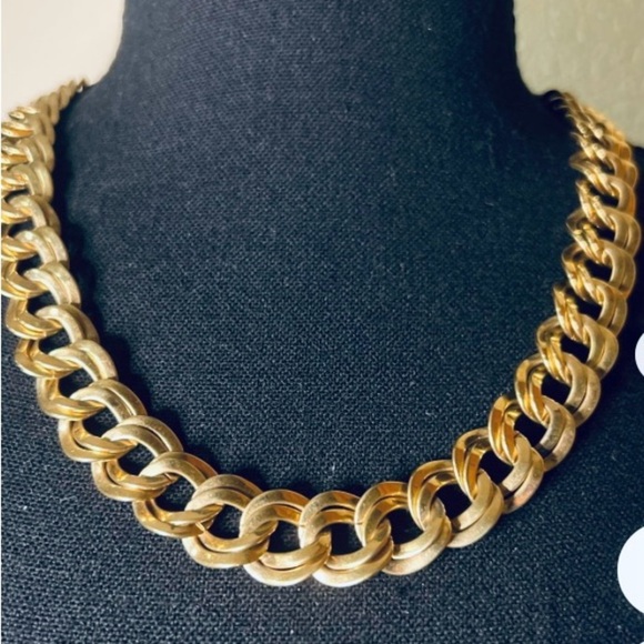 Vintage Monet Gold Tone Necklace - Picture 6 of 6